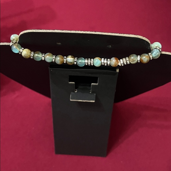 Handmade Elegant Beaded Necklace - Picture 2 of 6